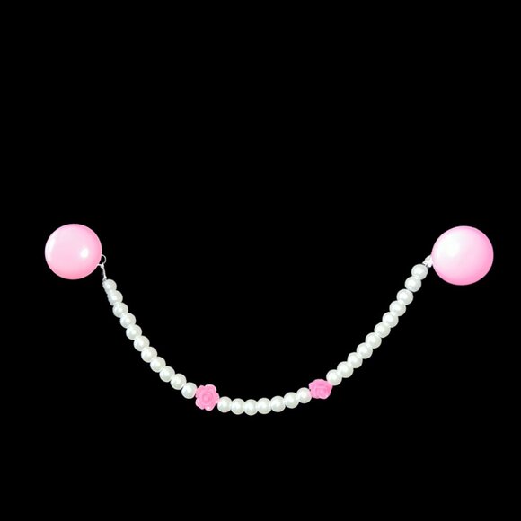 Upcycled sweater clasp/collar clip made with vintage pink clip on earrings - Picture 6 of 8